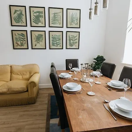 Grade Ii Mill Townhouse In With Free Parking Which Sleeps 6