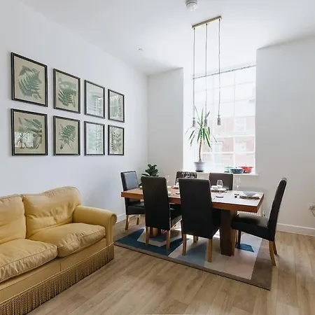 Grade Ii Mill Townhouse In With Free Parking Which Sleeps 6