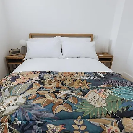 Grade Ii Mill Townhouse In With Free Parking Which Sleeps 6 Leeds (West Yorkshire)