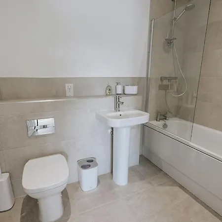 Grade Ii Mill Townhouse In With Free Parking Which Sleeps 6 * Leeds (West Yorkshire)
