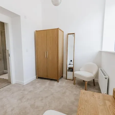 Grade Ii Mill Townhouse In With Free Parking Which Sleeps 6