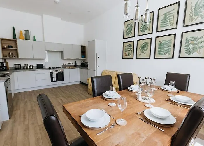 Grade Ii Mill Townhouse In With Free Parking Which Sleeps 6 *