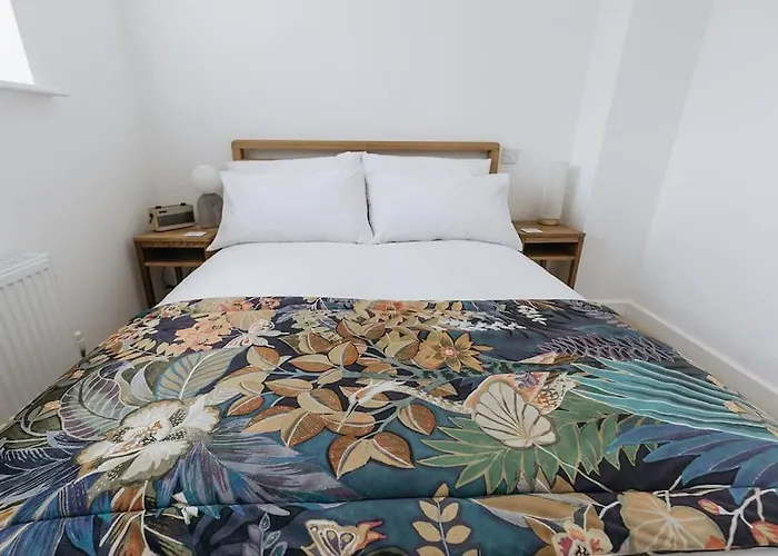 Grade Ii Mill Townhouse In With Free Parking Which Sleeps 6 Leeds (West Yorkshire)