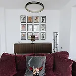 Grade Ii Mill Townhouse In With Free Parking Which Sleeps 6 Leeds (West Yorkshire)