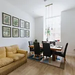 Grade Ii Mill Townhouse In With Free Parking Which Sleeps 6