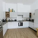 Grade Ii Mill Townhouse In With Free Parking Which Sleeps 6