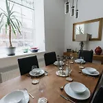Grade Ii Mill Townhouse In With Free Parking Which Sleeps 6 * Leeds (West Yorkshire)