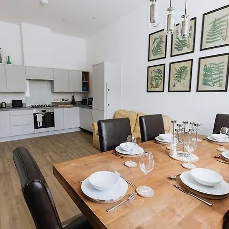 Grade Ii Mill Townhouse In With Free Parking Which Sleeps 6 *