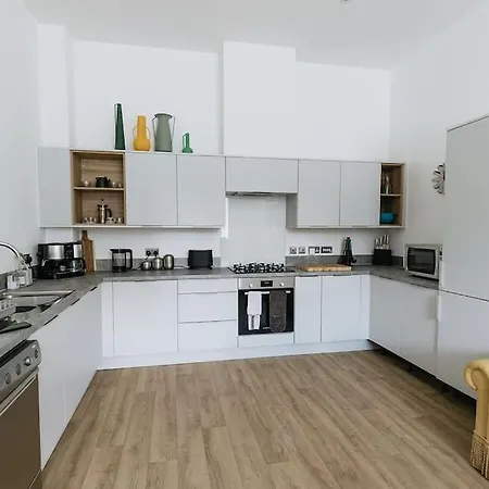 Grade Ii Mill Townhouse In With Free Parking Which Sleeps 6