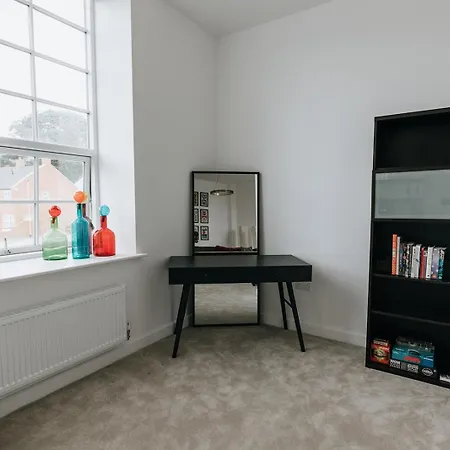 Bobbin Row - Grade 2 Listed With A Beautiful Design With Access To * ليدز