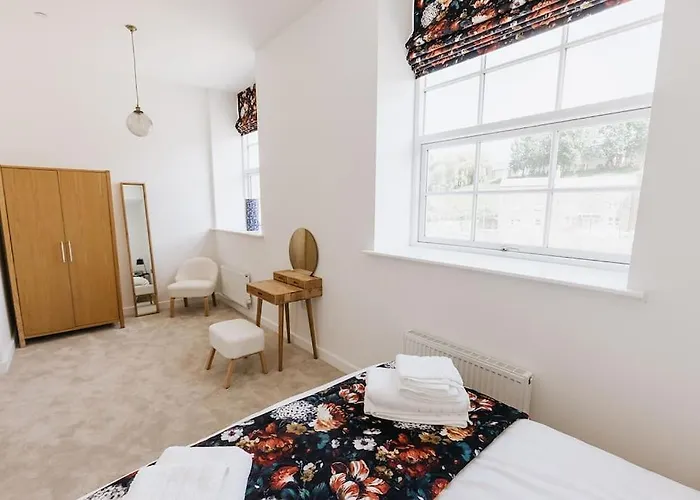 Grade Ii Mill Townhouse In With Free Parking Which Sleeps 6 Λιντς