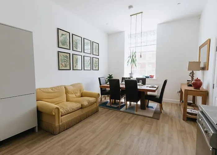 Grade Ii Mill Townhouse In With Free Parking Which Sleeps 6 펜션 리즈