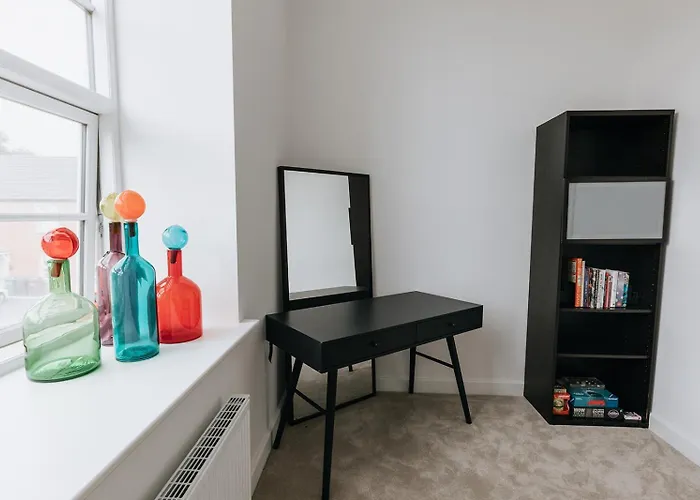 Grade Ii Mill Townhouse In With Free Parking Which Sleeps 6 *