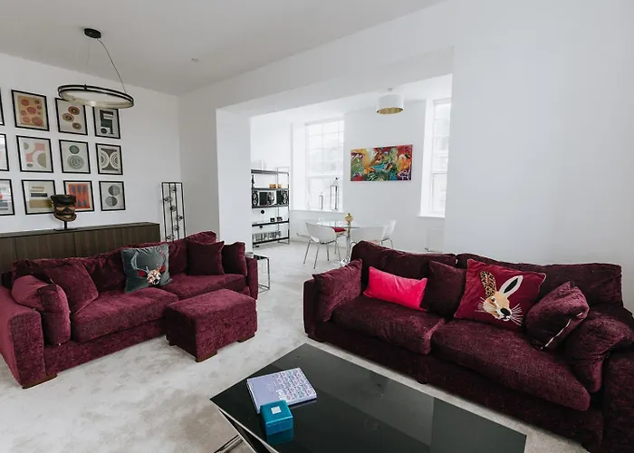 Grade Ii Mill Townhouse In With Free Parking Which Sleeps 6 *