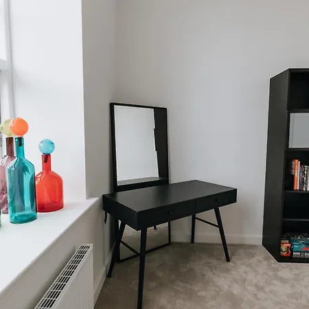 Bobbin Row - Grade 2 Listed With A Beautiful Design With Access To *