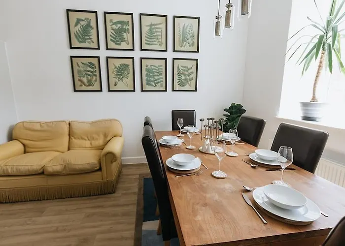Grade Ii Mill Townhouse In With Free Parking Which Sleeps 6