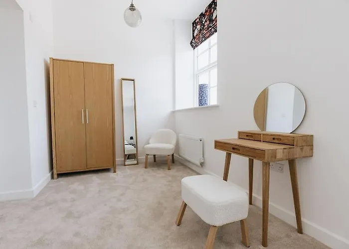 Grade Ii Mill Townhouse In With Free Parking Which Sleeps 6