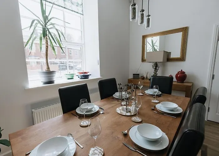Grade Ii Mill Townhouse In With Free Parking Which Sleeps 6 * Leeds (West Yorkshire)