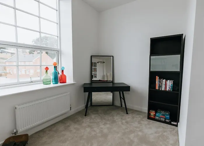 Grade Ii Mill Townhouse In With Free Parking Which Sleeps 6 * Leeds (West Yorkshire)